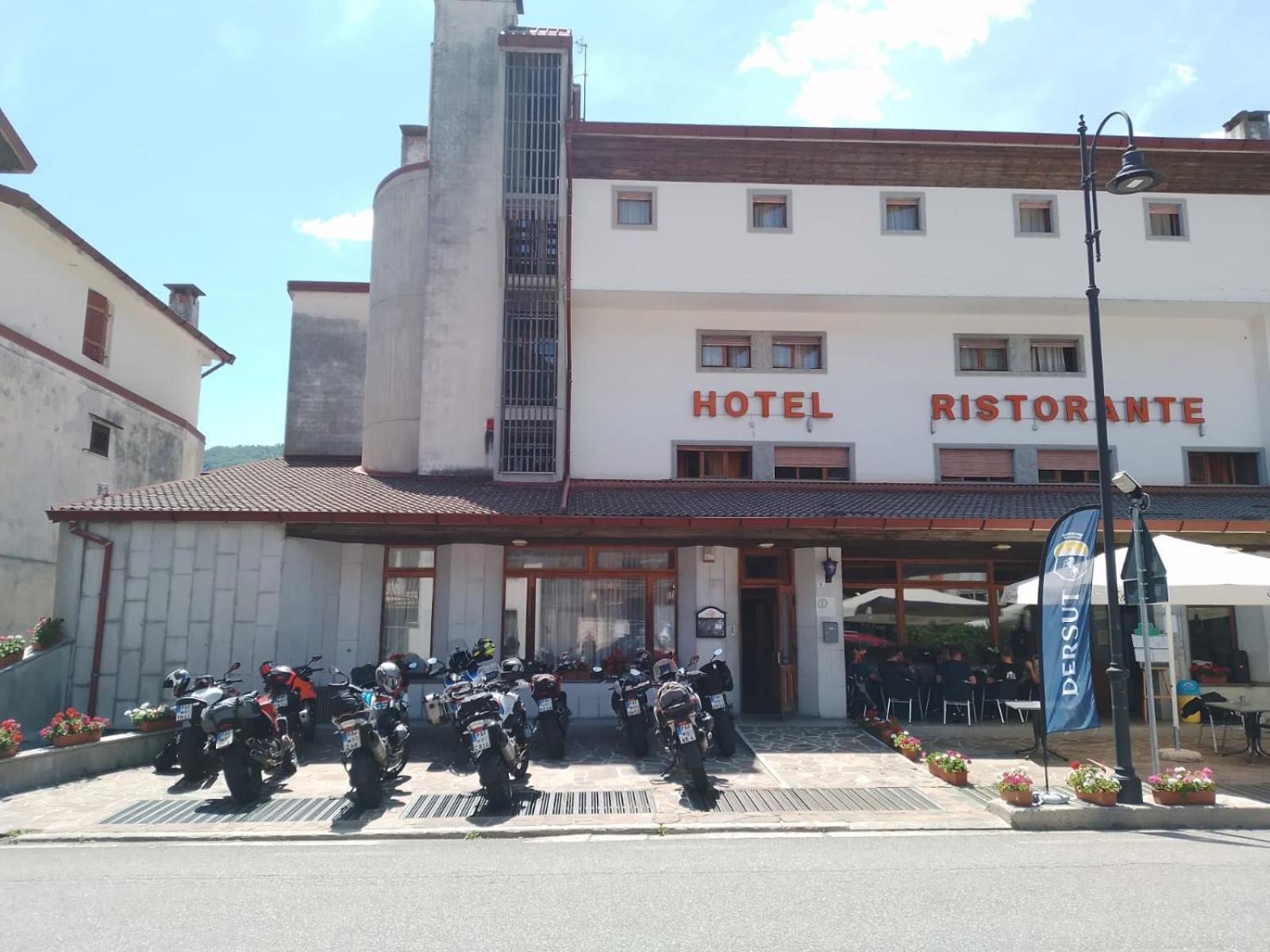 Bike & Bikers Hotel Restaurant Ampezzo Exteriör bild