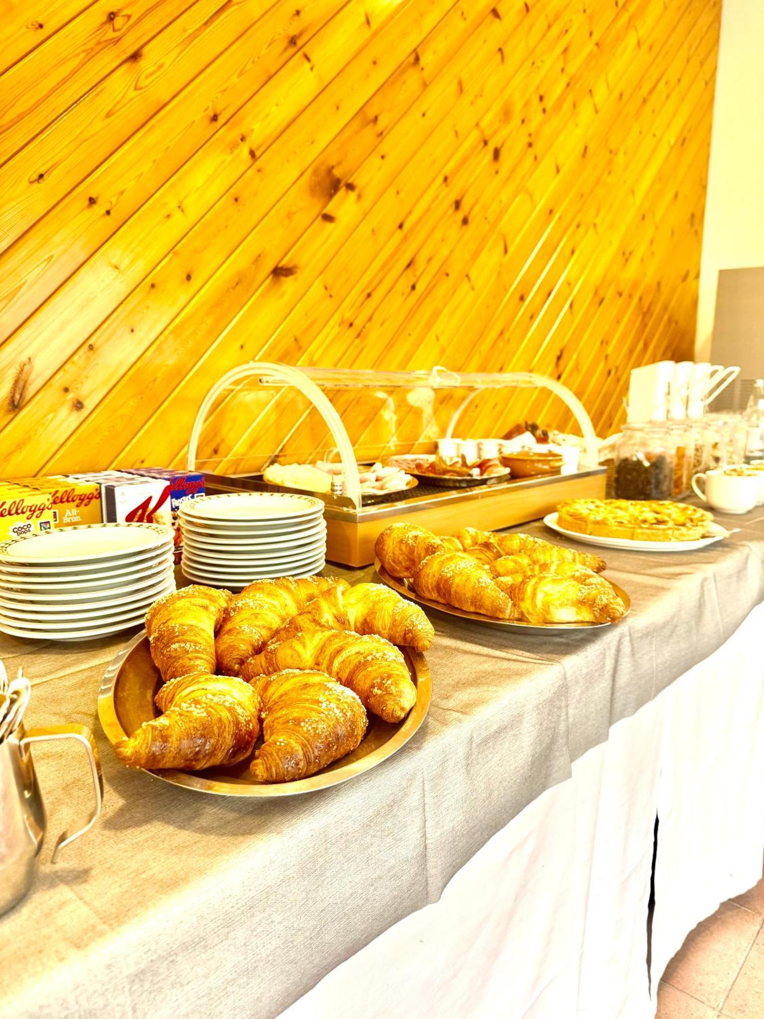 Bike & Bikers Hotel Restaurant Ampezzo Exteriör bild
