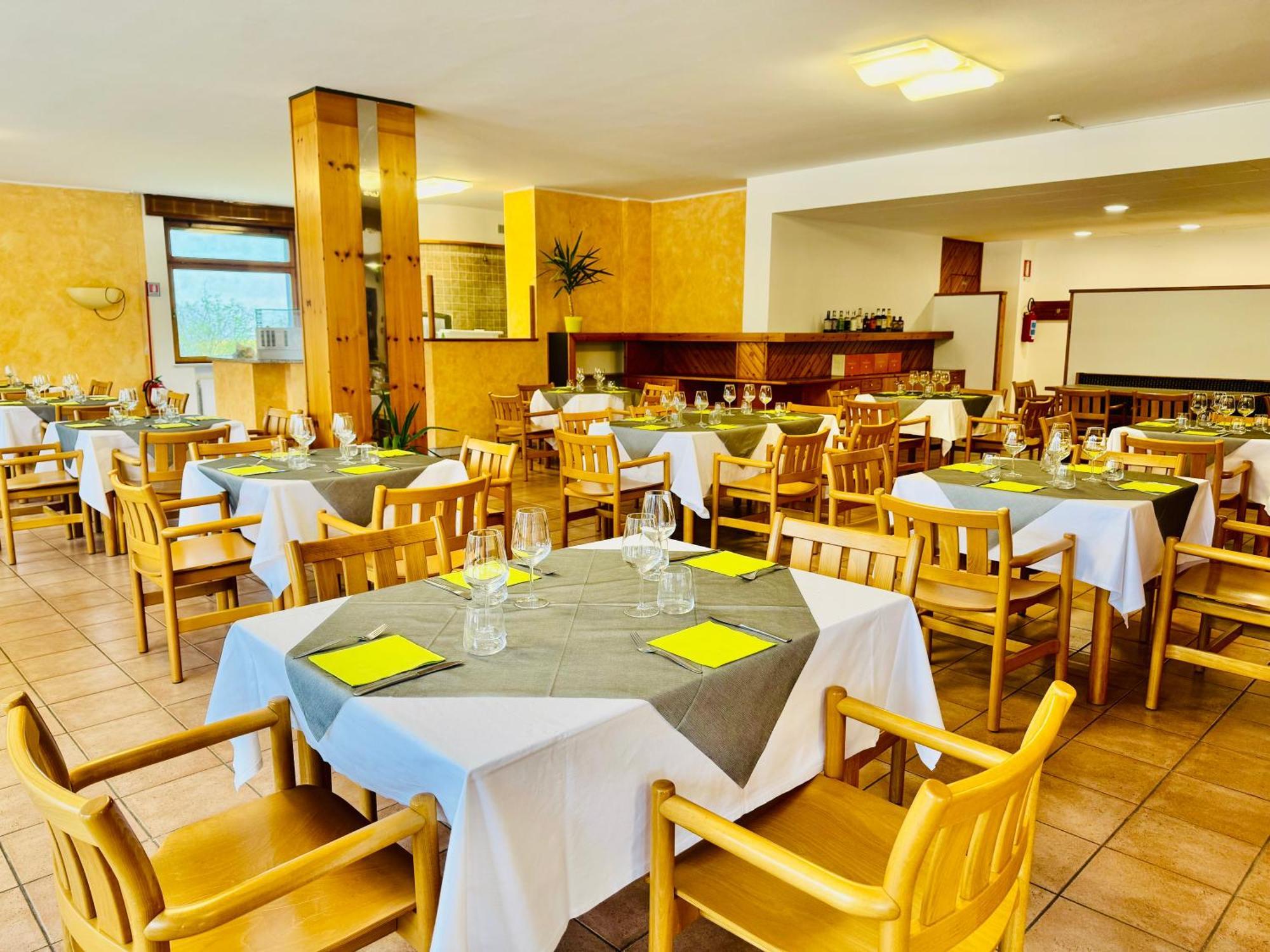 Bike & Bikers Hotel Restaurant Ampezzo Exteriör bild